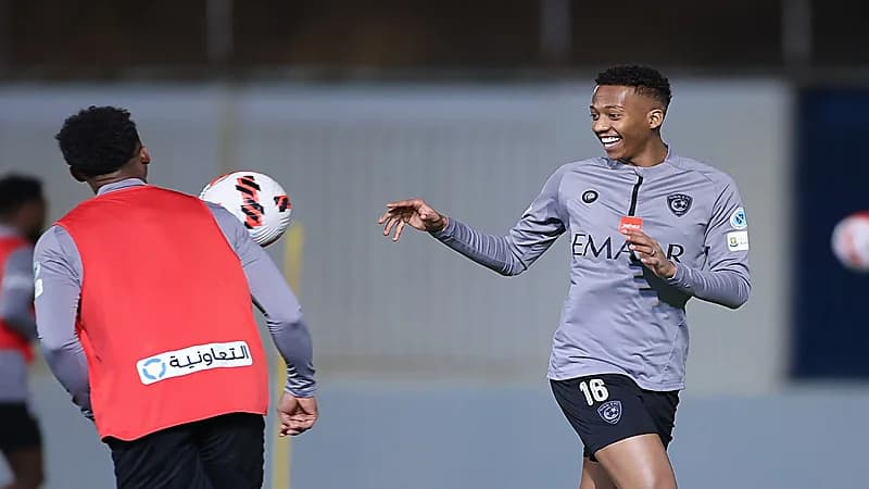 بالصور..  الهلال يبدأ استعداداته لمواجهة أبها