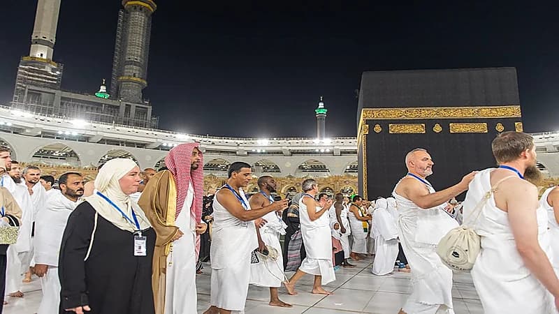 "شؤون الحرمين" تستقبل 100 من المسلمين الجدد لأداء العمرة