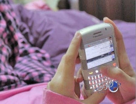 علاقة عبر«بلاك بيري» تسفر عن سجن مراهق ومراهقة ‬3 أشهر