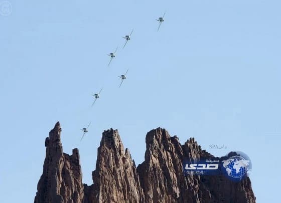 " الصقور السعودية " ترسم لوحة إبداعية في سماء حائل