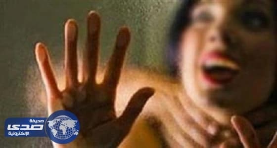 شاب يلقي جثمان نجل عمه للكلاب ويقطع عضوه الذكري لاغتصابه زوجته