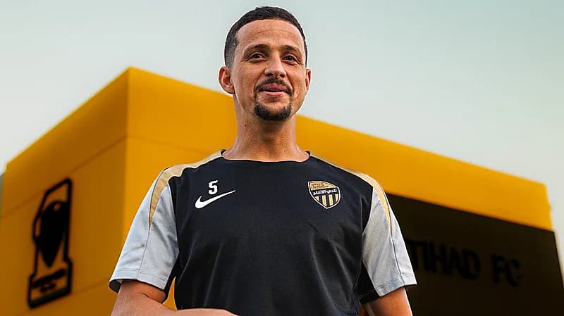 مدافع الاتحاد يغادر بعد فسخ عقده بالتراضي