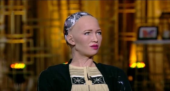 بالفيديو.. الروبوت صوفيا تعبر عن استياءها من عنف البشر
