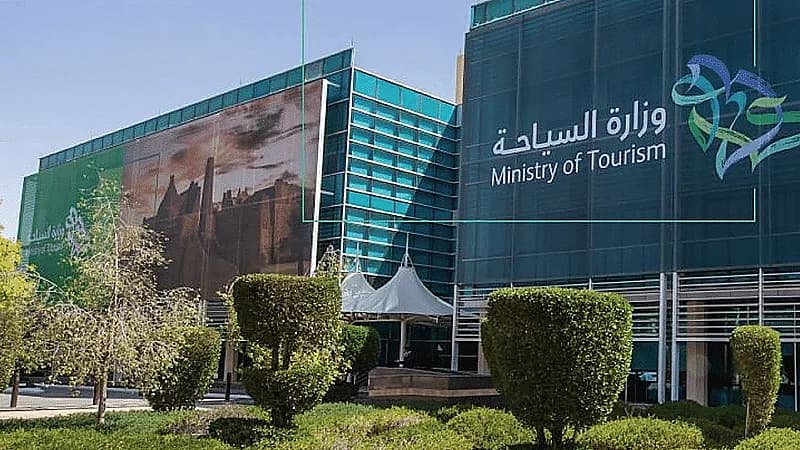 السياحة تشدد على الالتزام بضوابط المبيت والتسويق المحددة بالترخيص