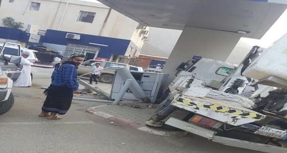 صورة لرافعة إنارة تقتحم صراف آلي بالريث