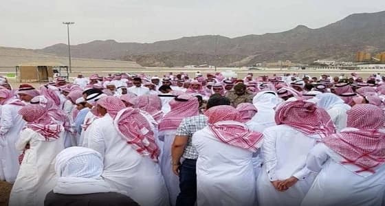 بالصور.. جموع غفيرة يتقدَّمهم محافظ أضم يشيعون شهيد الوطن " المالكي "