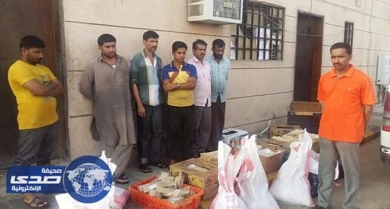 ضبط 7 وافدات يعدون سمبوسة فاسدة برنية