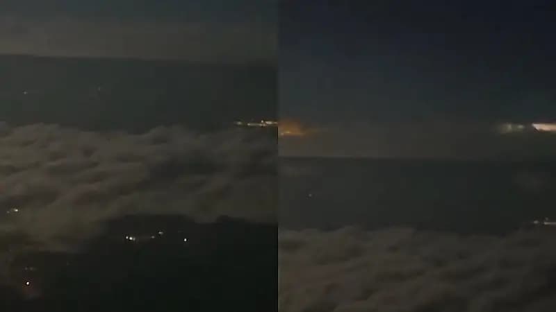 مسافر يوثق ومضات البرق والأعاصير التي ضربت أمريكا‬⁩ من نافذة الطائرة .. فيديو