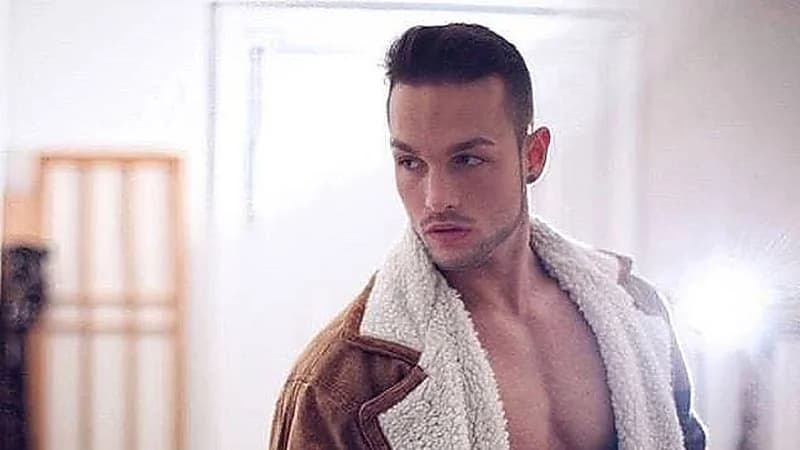 لاعب كمال أجسام يقتل والديه لسبب غريب