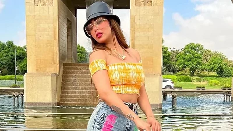 والد هدير عبدالرازق يكشف كواليس محاكمتها: "ماعندها قضايا غير دي اللي سوّأت سمعتها"