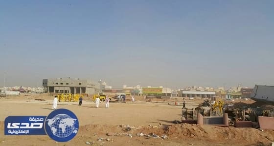 بالفيديو.. بلدي الرياض يشرف على إزالة التعديات في حي الرمال