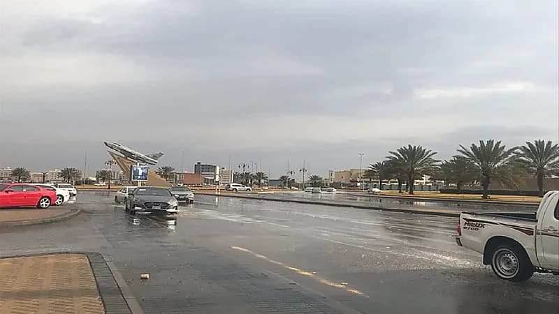 "الدفاع المدني" يحذر من أمطار رعدية على الجوف وتبوك اليوم