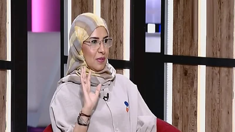 استشارية توضح كيفية التعامل بين الزوجين وقت اضطراب الدورة الشهرية