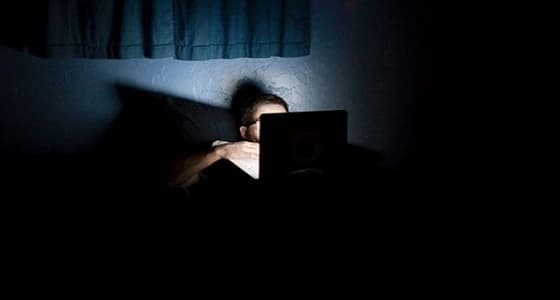 سيدة تطالب بالخلع لإدمان زوجها على الأفلام الإباحية