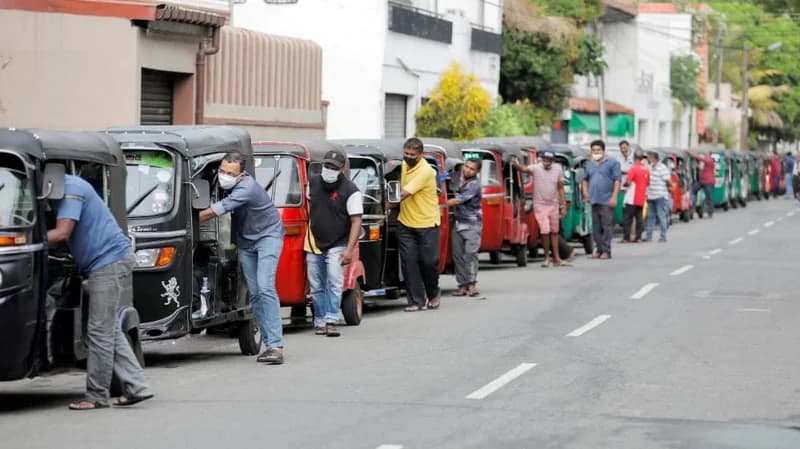 سريلانكا تغلق المدارس بسبب أزمة الوقود