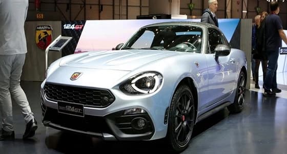 الكشف عن " فيات ابارث 124 سبايدر " بسقف صلب من ألياف الكربون