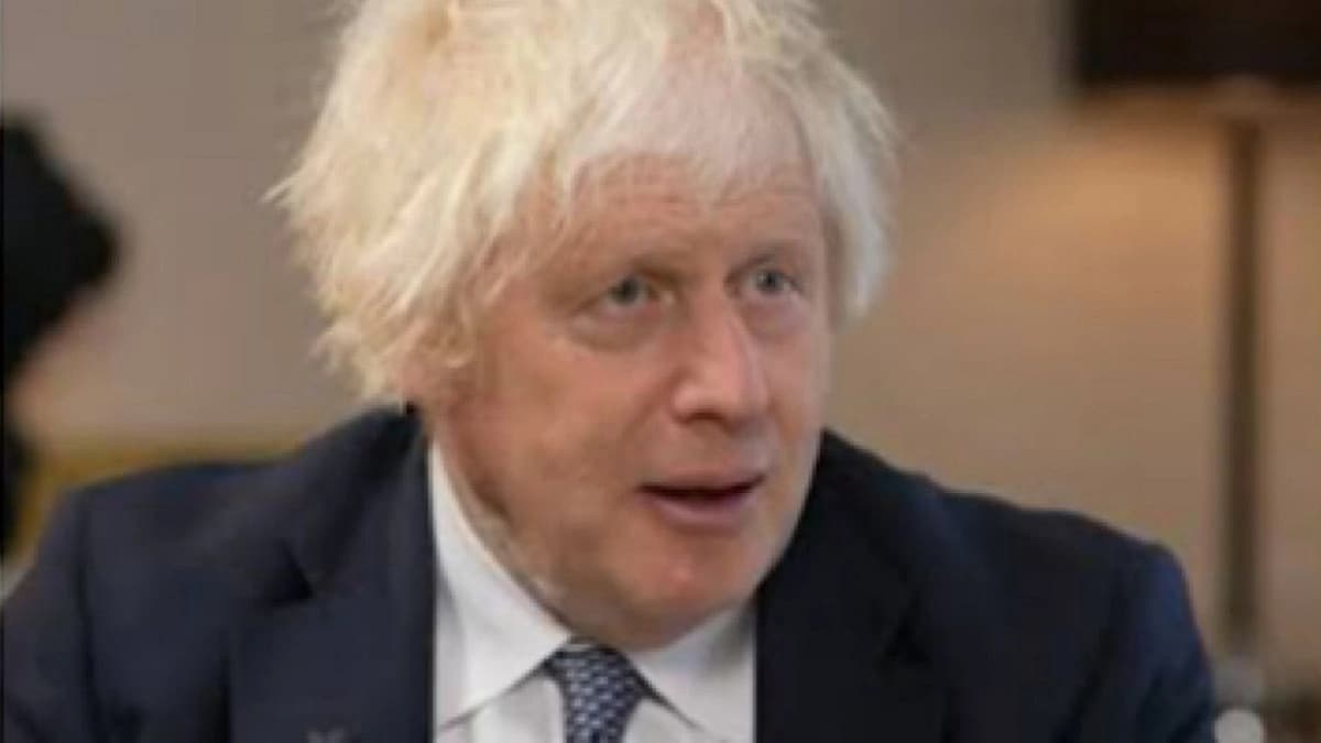 مقطع طريف لرئيس وزراء بريطانيا خلال حديثه عن شات جي بي تي