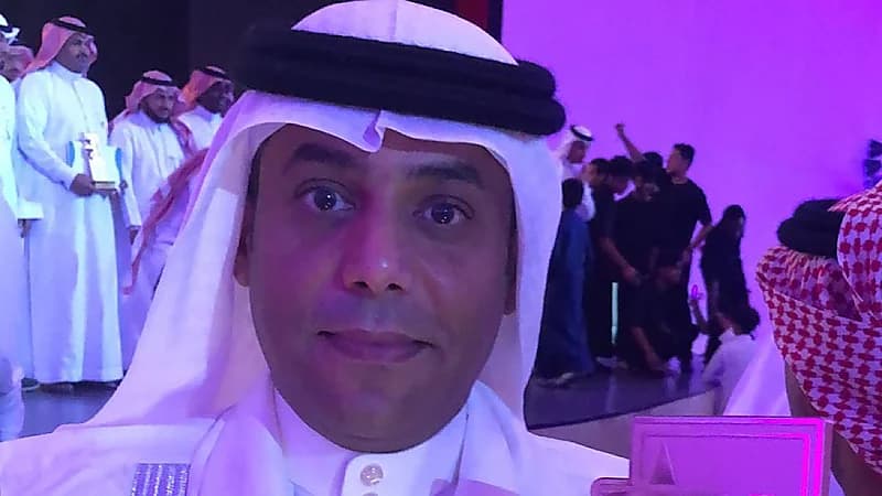 الأستاذ خالد شراحيلي يحصل على جائزة تعليم جازان متوهجون