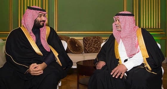 صور حديث ودي بين سمو ولي العهد والأمير بندر بن سلطان تجذب المغردين