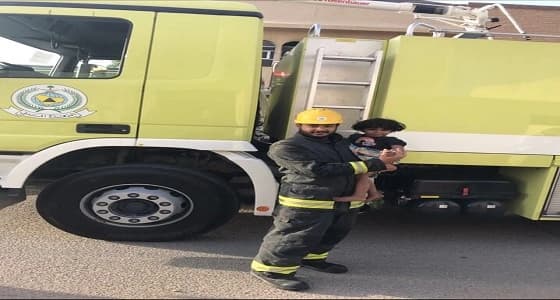 بالصور.. مدني حفر الباطن ينقذ طفلة من حريق