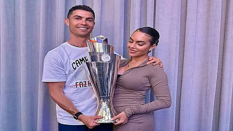 ‏رونالدو يحتفل مع جورجينا بلقب دوري الأمم الأوروبية