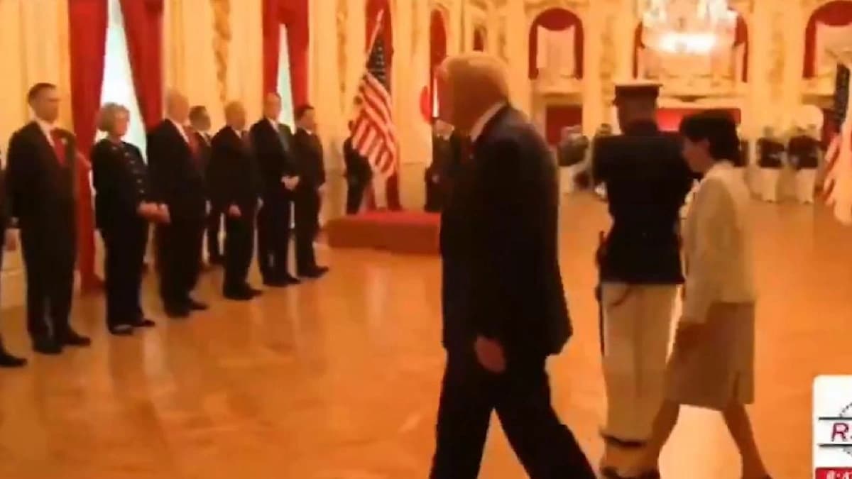 ترامب يتوه خلال مراسم استقباله في اليابان..فيديو