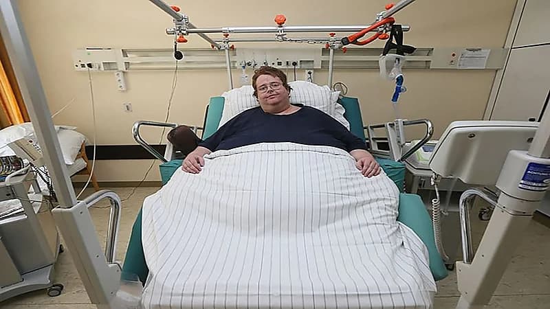 حقيقة إجراء عملية ولادة قيصرية لرجل بالخطأ