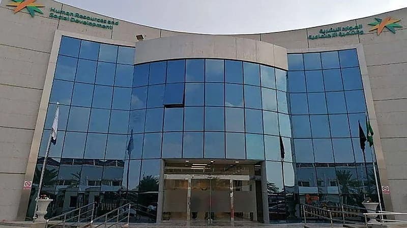 إلزام شركة مقاولات بدفع 530 ألفاً لـ73 عاملاً آسيوياً بالرياض