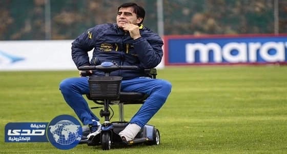 بالفيديو.. مدرب النصر الجديد يصل إلى مطار الملك خالد