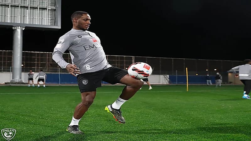 الهلال يستأنف تدريباته استعدادا لمواجهة الشباب "صور"