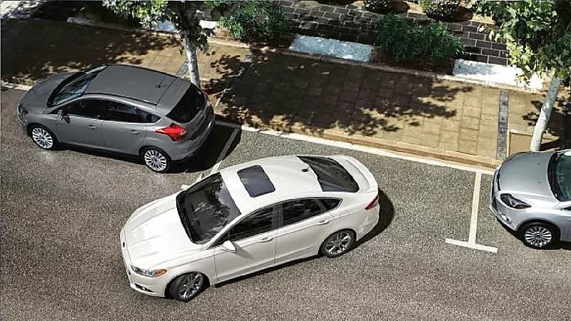 بالفيديو .. محامي : إعاقة إيقاف السيارات في طريق عام يعد مخالفة