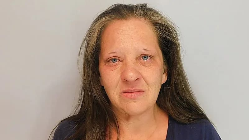 القبض على امرأة قتلت خطيبها المسن وعاشت مع جثته لشهرين