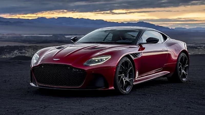 بالصور.. "استون مارتن DBS" سوبرليجرا 2022 تخطف الأنظار بمواصفاتها