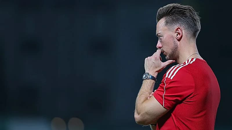 يايسله يرفض المغادرة للدوحة بعد كلاسيكو الهلال