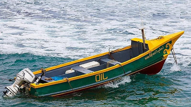 العثور على قارب به 14 جثة متحللة في ظروف غامضة