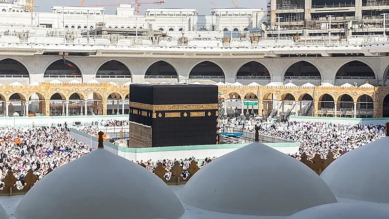 بدء الصيانة الدورية للكعبة المشرفة بتوجيه خادم الحرمين .. صور