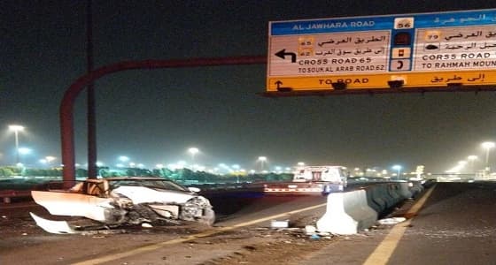 وفاة سيدة وإصابة 5 أشخاص إثر ارتطام مركبة بصبات خرسانية