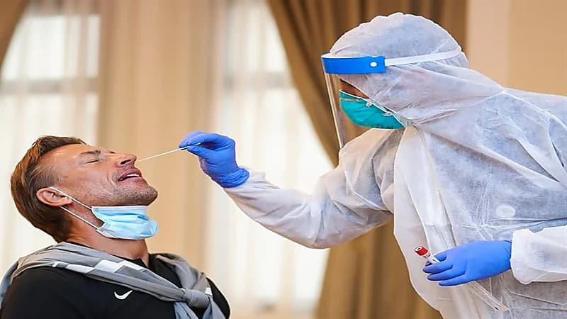 بالصور.. إجراء مسحة كورونا للمنتخب بمعسكر الرياض