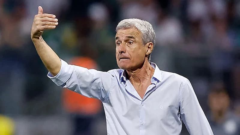 الأهلي المصري يفاوض كاسترو