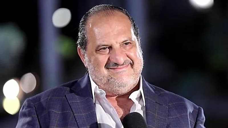 خالد الصاوي يتراقص على أغنية مخصماك.. فيديو