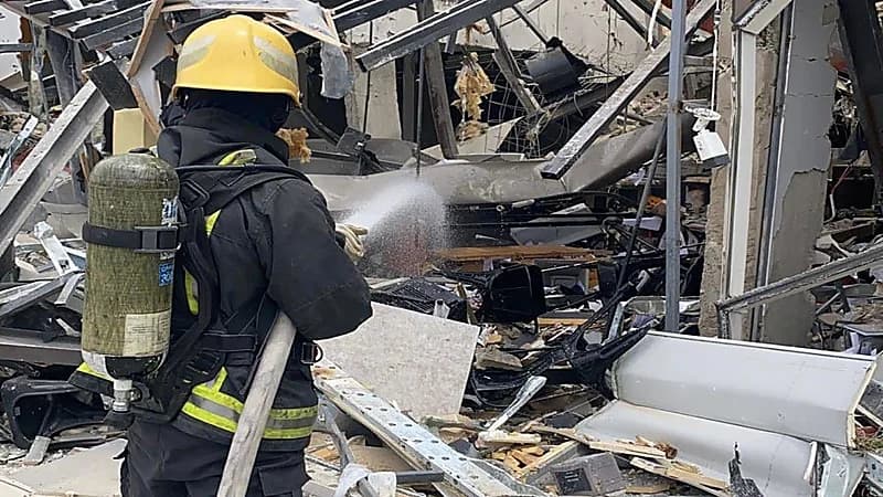 بالصور.. اشتعال وميضي لتسرب الغاز في أحد مطاعم بريدة