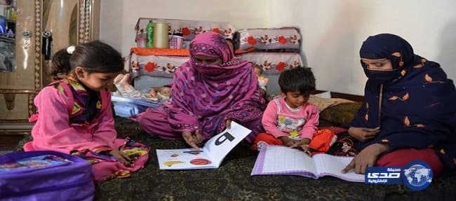 بالفيديو.. سلم كهربائي يبتلع يد طفلة