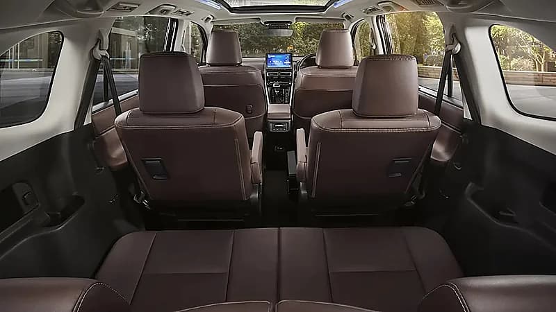 "تويوتا أنوفا 2023 الجيل الجديد" توضح أبرز 5 أشياء في الميني فان الجيب