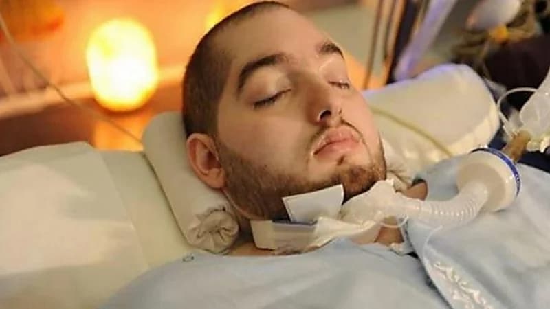 صور من طفولة الأمير النائم قبل دخوله غيبوبة 20 عامًا.. فيديو