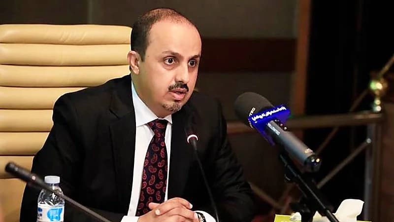 معمر الإرياني: ميليشيا الحوثي تعمل على تحويل موظفي الدولة إلى "باسيج" إيراني