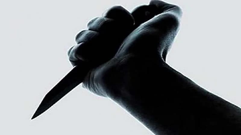 صورة.. طالبة تتعرض للطعن على يد زميلتها في جدة