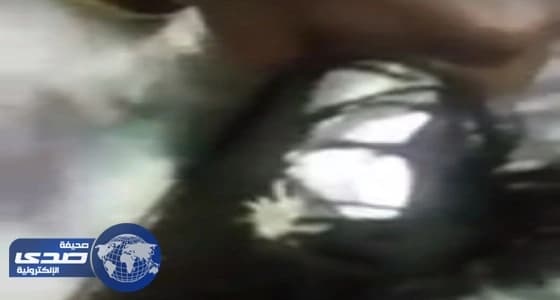 بالفيديو.. فك ورقة بها طلاسم سحرية معقودة بستارة الكعبة