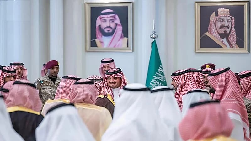 وزير الداخلية يلتقي عددا من المواطنين في المدينة المنورة.. فيديو