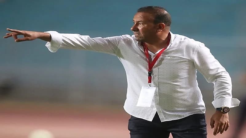 إقالة مدرب الطائي "الكوكي"بعد الهزيمة الثالثة بالدوري