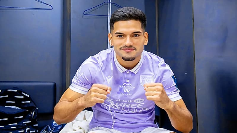 اتحاد كلباء الإماراتي يستعير رين ريفاس ظهير التعاون